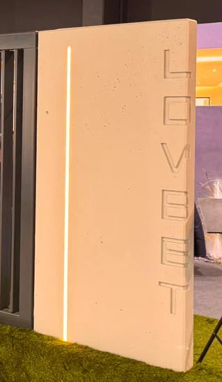 Mur ogrodzeniowy z betonu architektonicznego TOTEM