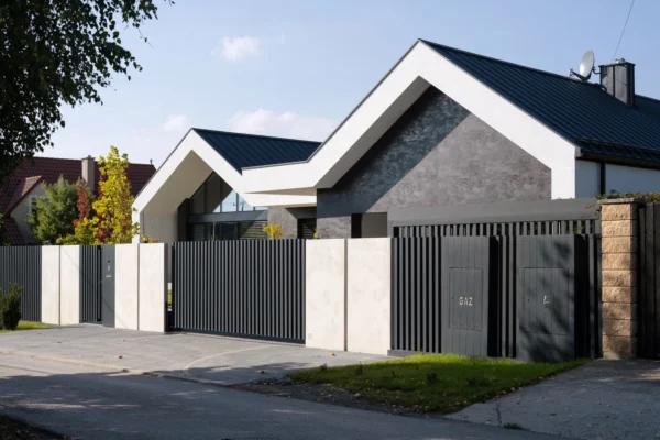 Mur ogrodzeniowy z betonu architektonicznego (100 cm szerokości)