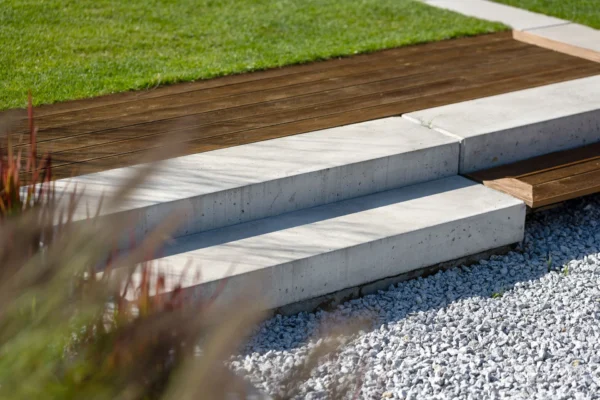 Stopnice z betonu architektonicznego