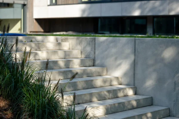 Stopnice z betonu architektonicznego