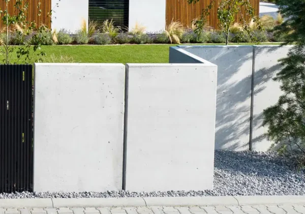 Mur ogrodzeniowy narożny z betonu architektonicznego - komplet narożników składa się z dwóch elementów (100 cm szerokości)