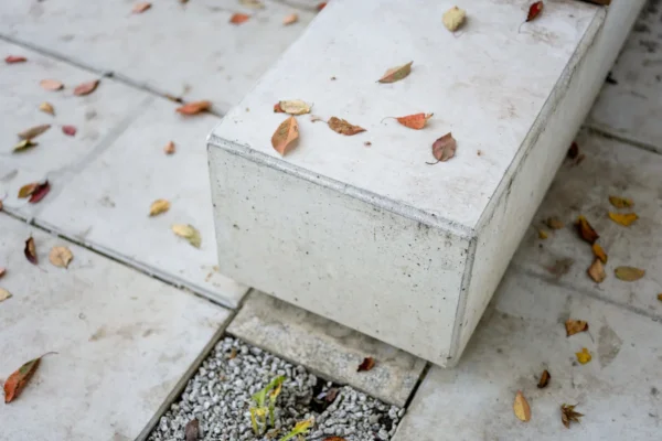 Siedzisko z betonu architektonicznego 208x50x50cm