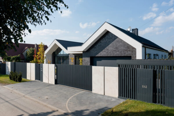 Mur ogrodzeniowy z betonu architektonicznego (100 cm szerokości)