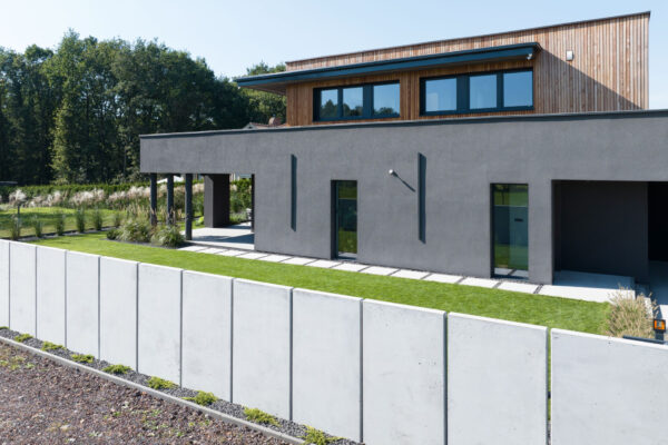 Mur ogrodzeniowy z betonu architektonicznego (100 cm szerokości)
