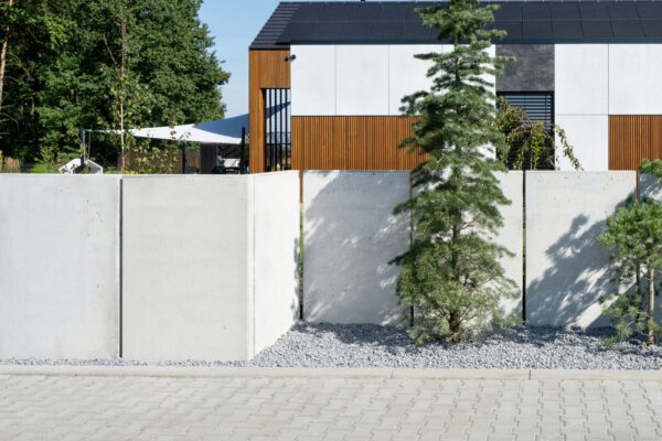 Mur ogrodzeniowy narożny z betonu architektonicznego - komplet narożników składa się z dwóch elementów (100 cm szerokości)